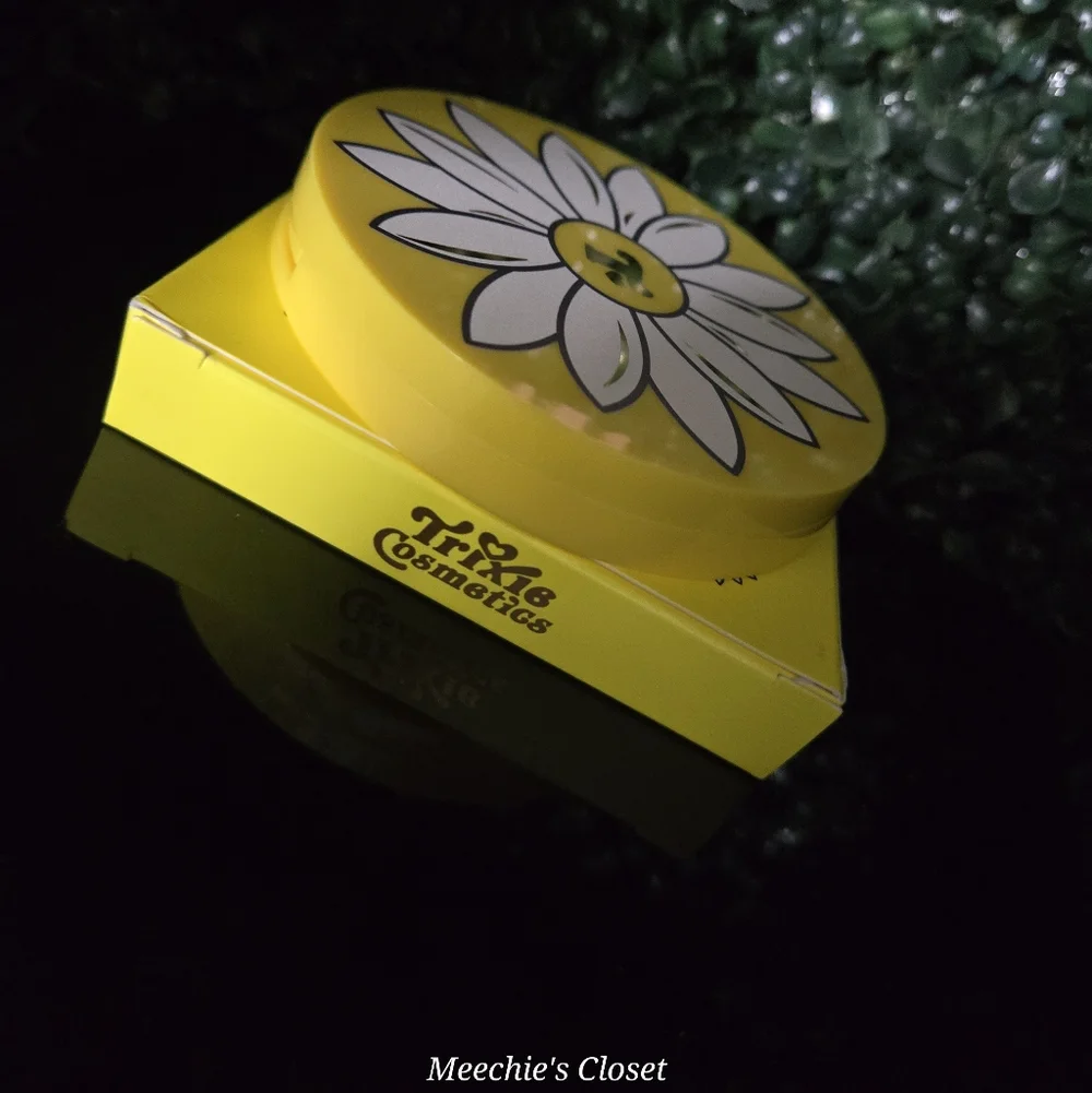 Trixie Cosmetics Flower Power Bronzer Free Love Freesia NIB